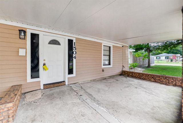 1504 Lawrence Avenue, Pasadena, TX 77506