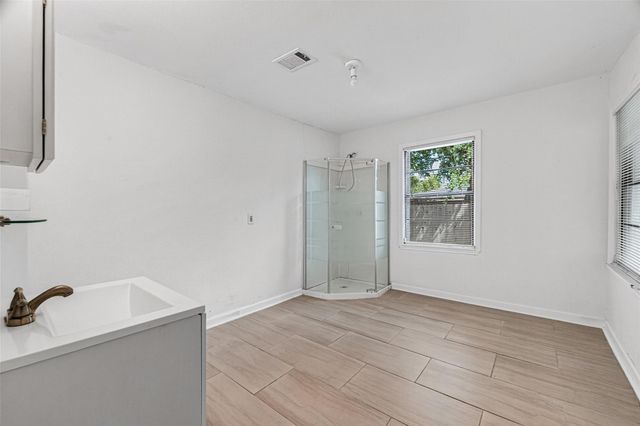 1504 Lawrence Avenue, Pasadena, TX 77506