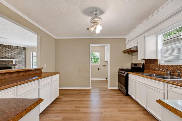 1504 Lawrence Avenue, Pasadena, TX 77506