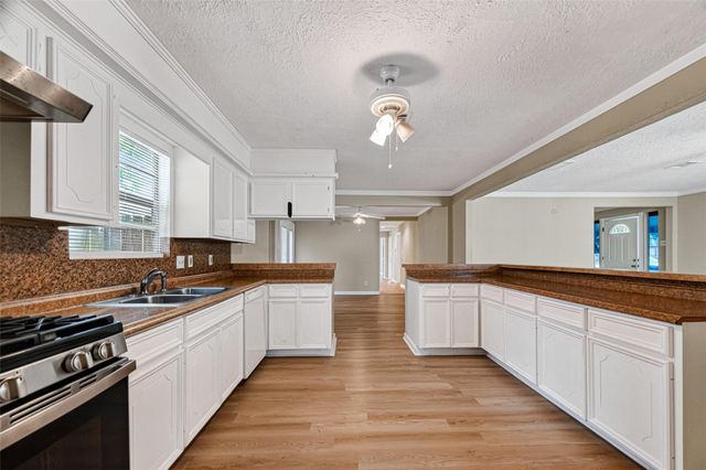 1504 Lawrence Avenue, Pasadena, TX 77506