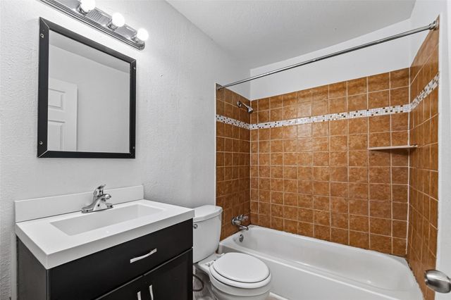 1504 Lawrence Avenue, Pasadena, TX 77506