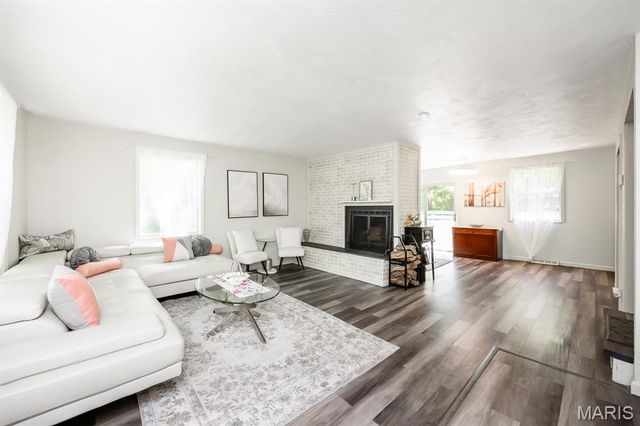 41 Highwood Road, Belleville, IL 62223