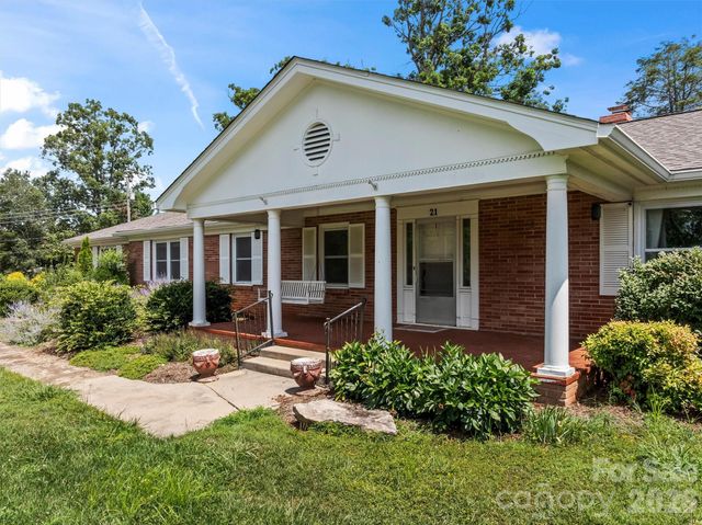 21 Hamburg Drive, Weaverville, NC 28787