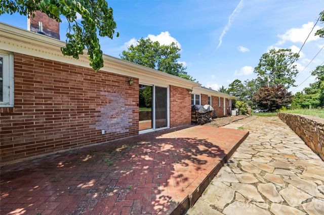 21 Hamburg Drive, Weaverville, NC 28787