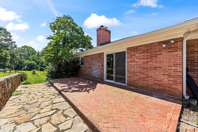 21 Hamburg Drive, Weaverville, NC 28787
