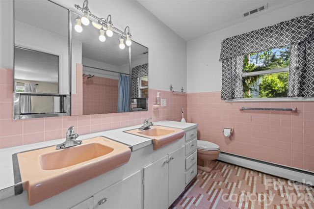 21 Hamburg Drive, Weaverville, NC 28787