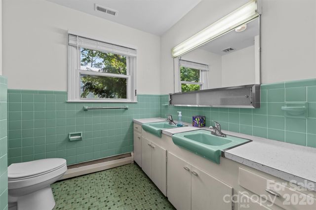 21 Hamburg Drive, Weaverville, NC 28787