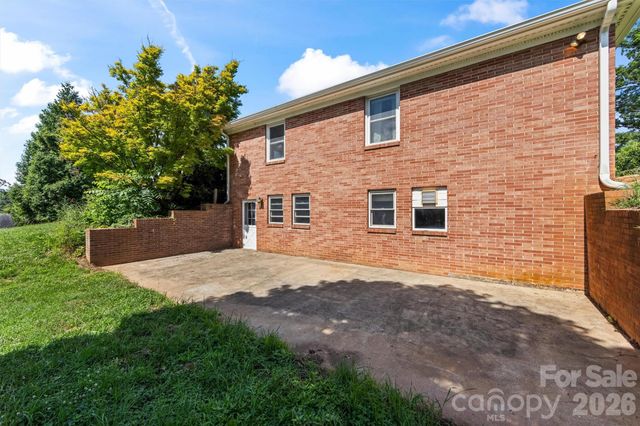 21 Hamburg Drive, Weaverville, NC 28787