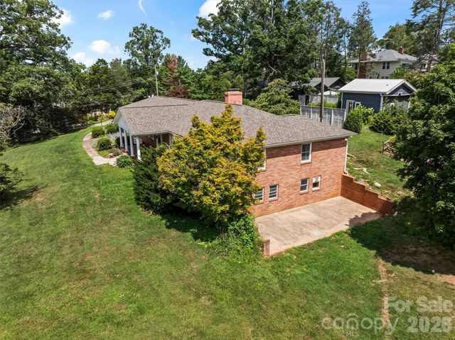 21 Hamburg Drive, Weaverville, NC 28787