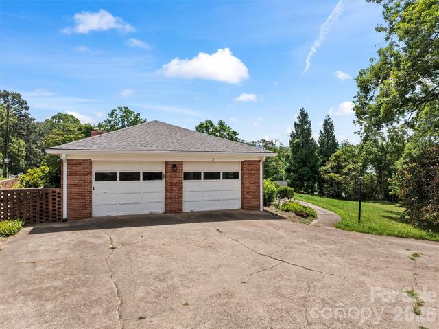 21 Hamburg Drive, Weaverville, NC 28787