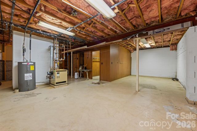 21 Hamburg Drive, Weaverville, NC 28787