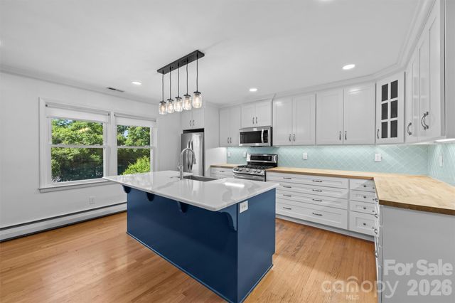 21 Hamburg Drive, Weaverville, NC 28787