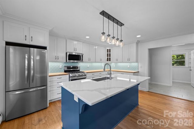 21 Hamburg Drive, Weaverville, NC 28787