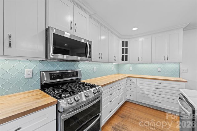 21 Hamburg Drive, Weaverville, NC 28787