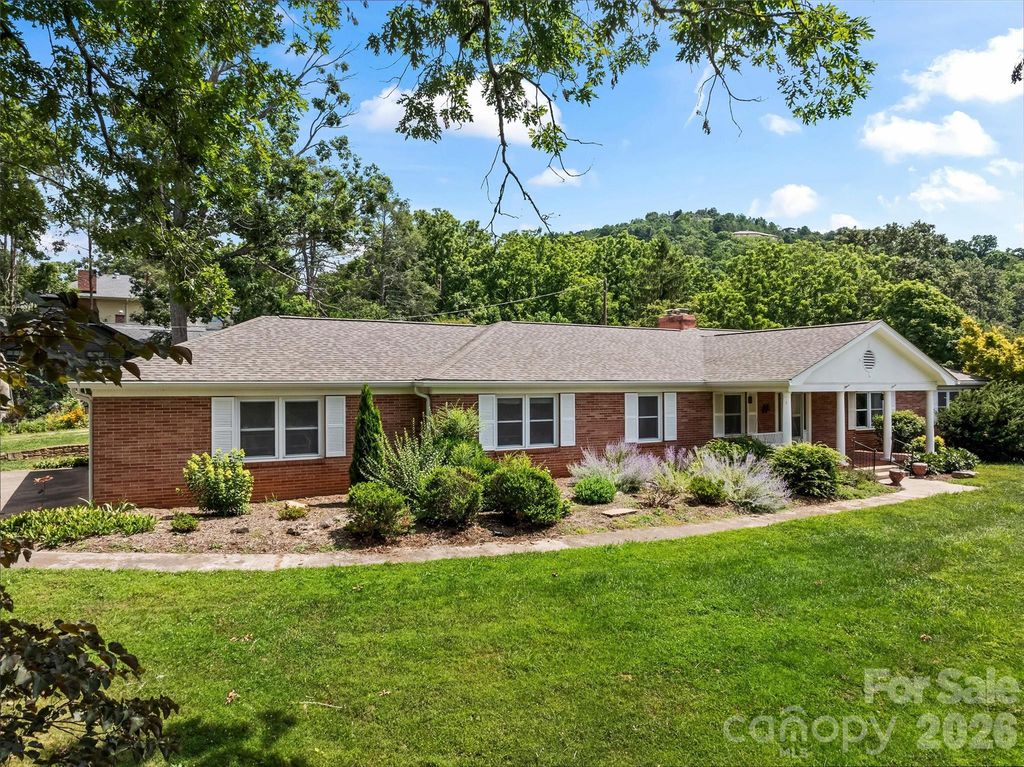 21 Hamburg Drive, Weaverville, NC 28787