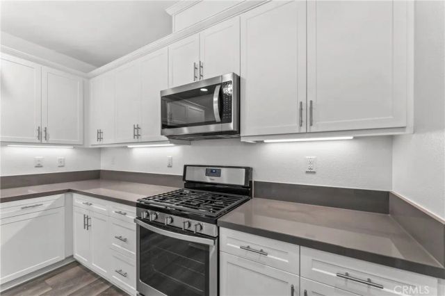 28649 Jardineras Drive, Valencia, CA 91354