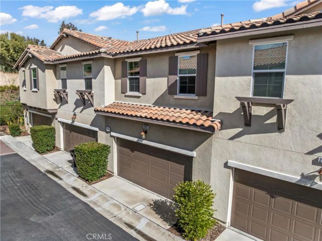 28649 Jardineras Drive, Valencia, CA 91354