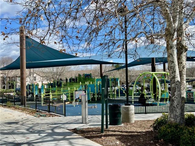 28649 Jardineras Drive, Valencia, CA 91354