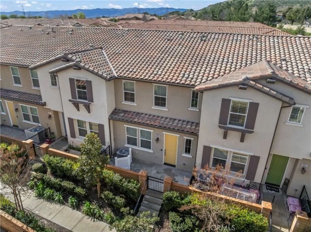 28649 Jardineras Drive, Valencia, CA 91354