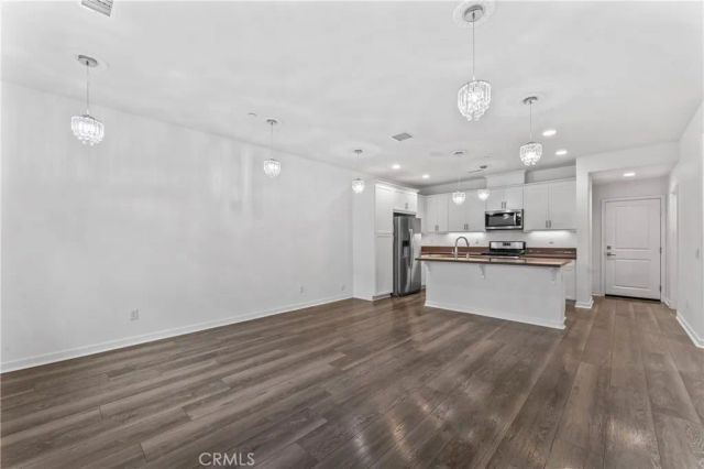 28649 Jardineras Drive, Valencia, CA 91354