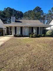 166 Radford Circle, Dothan, AL 36301