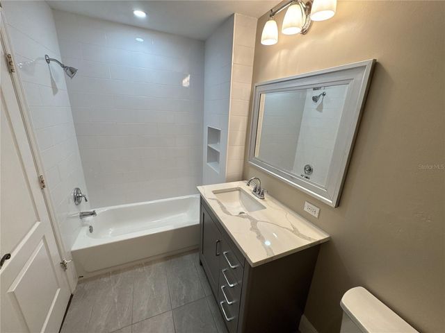 3174 57TH AVENUE CIRCLE E, Bradenton, FL 34203