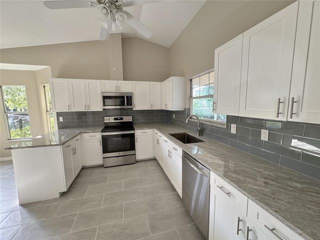 3174 57TH AVENUE CIRCLE E, Bradenton, FL 34203