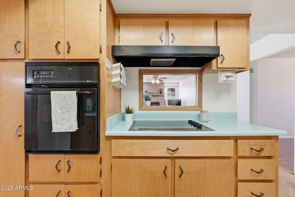 Image 12 of property listing at 1014 E BALBOA Circle, Tempe, AZ 85282