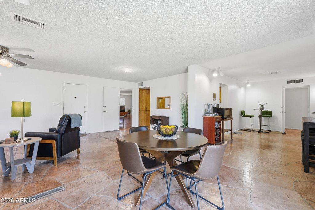 Image 14 of property listing at 1014 E BALBOA Circle, Tempe, AZ 85282