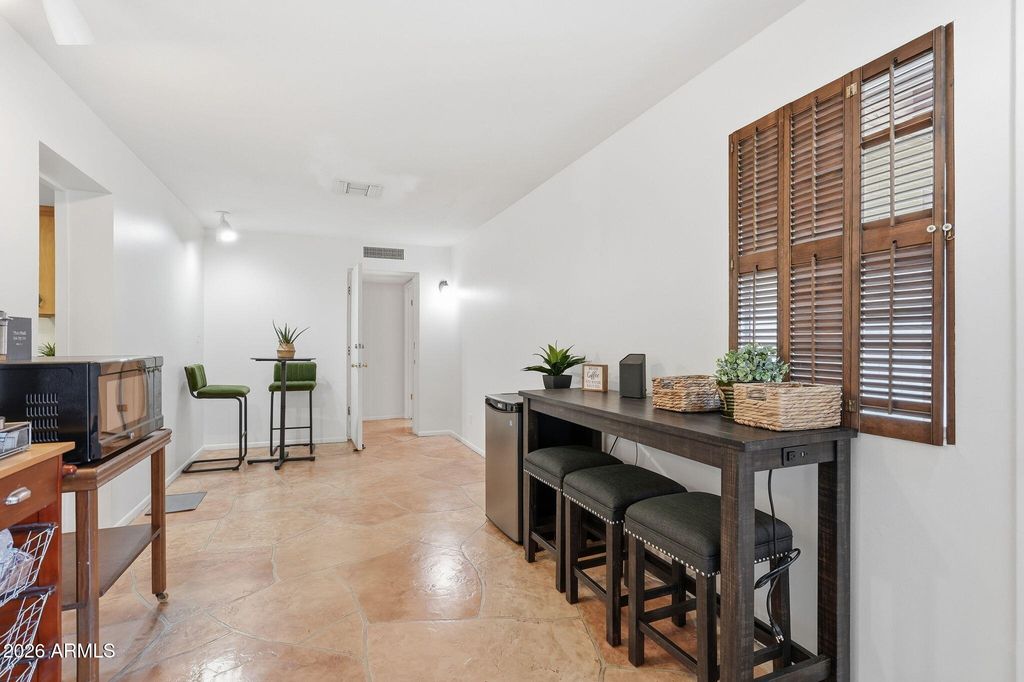 Image 15 of property listing at 1014 E BALBOA Circle, Tempe, AZ 85282