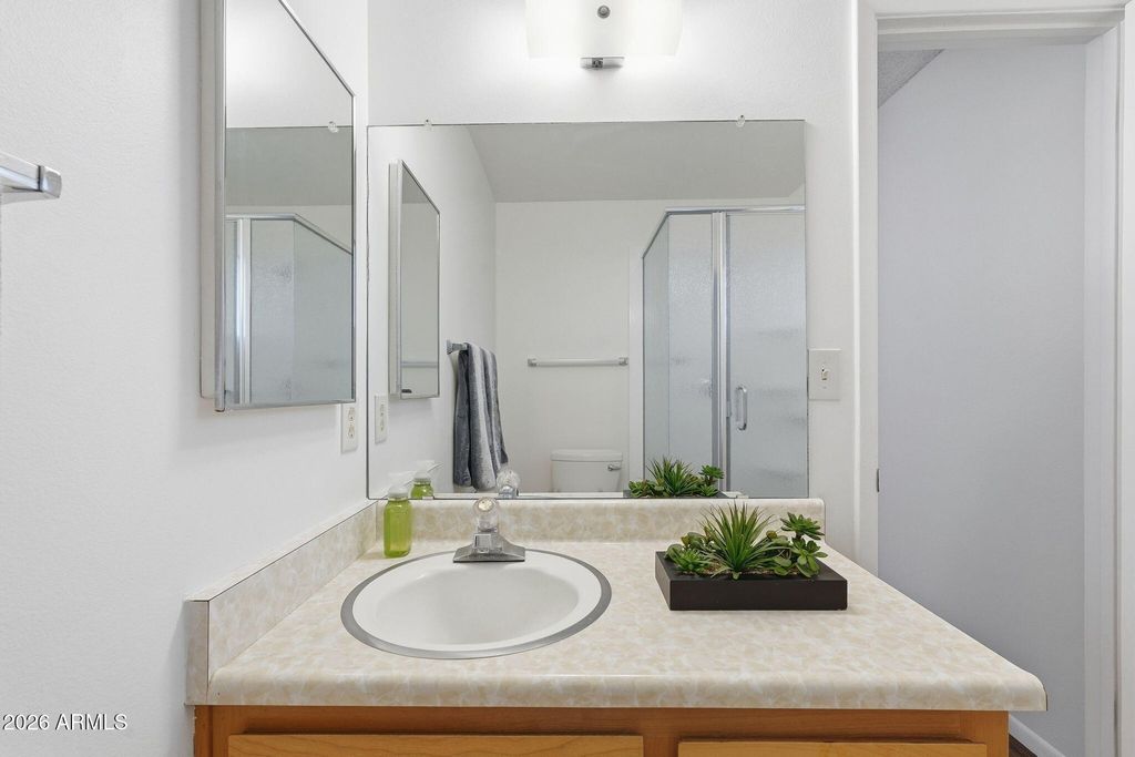 Image 18 of property listing at 1014 E BALBOA Circle, Tempe, AZ 85282