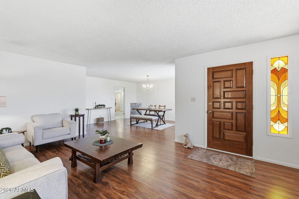Image 2 of property listing at 1014 E BALBOA Circle, Tempe, AZ 85282