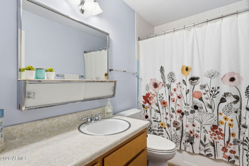 Image 23 of property listing at 1014 E BALBOA Circle, Tempe, AZ 85282