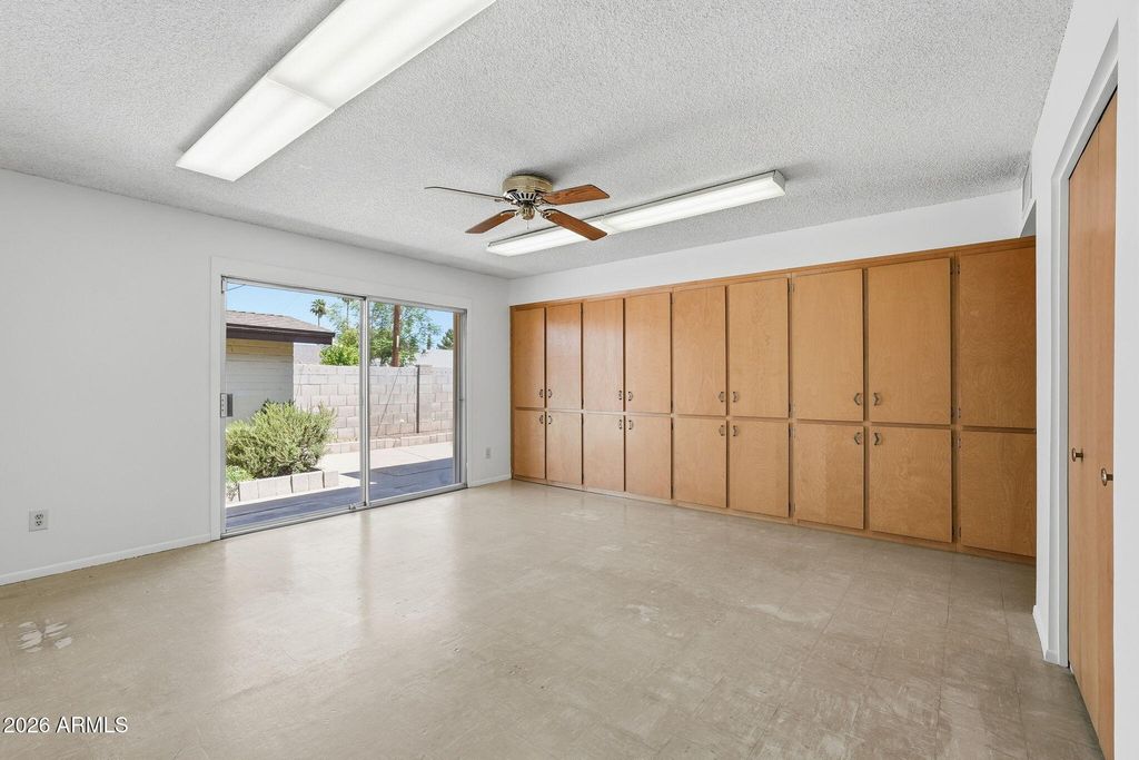 Image 25 of property listing at 1014 E BALBOA Circle, Tempe, AZ 85282