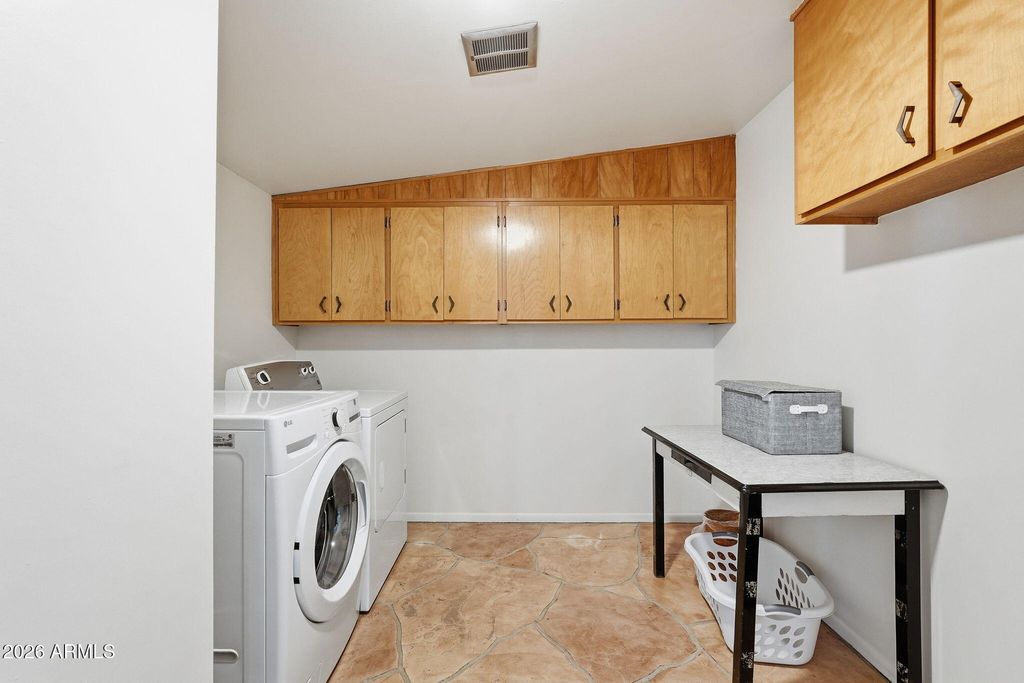 Image 28 of property listing at 1014 E BALBOA Circle, Tempe, AZ 85282