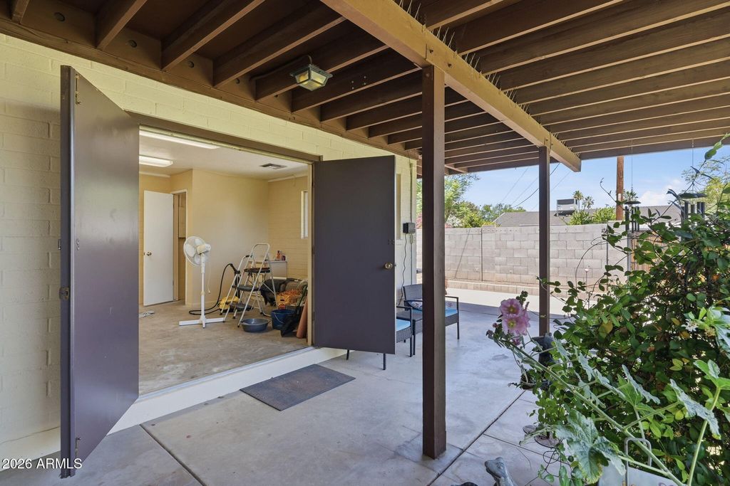 Image 29 of property listing at 1014 E BALBOA Circle, Tempe, AZ 85282