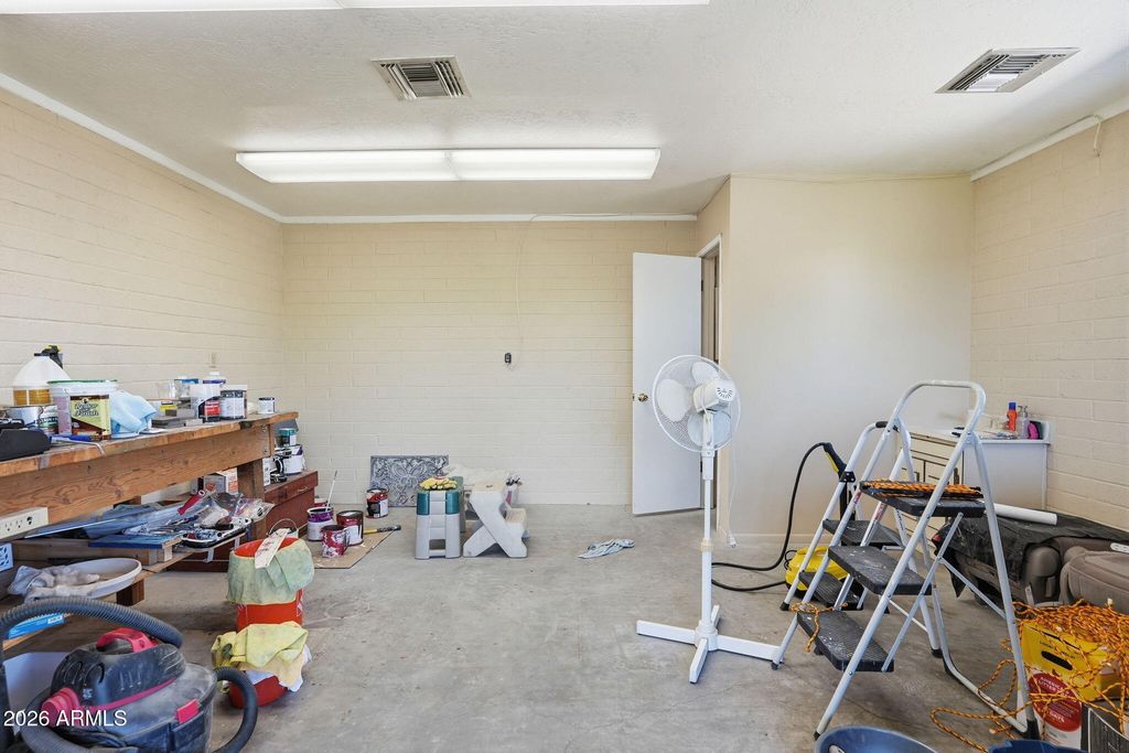 Image 30 of property listing at 1014 E BALBOA Circle, Tempe, AZ 85282
