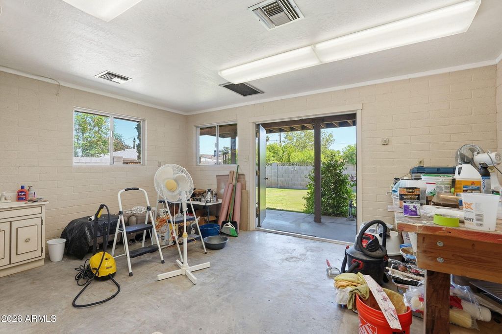 Image 31 of property listing at 1014 E BALBOA Circle, Tempe, AZ 85282