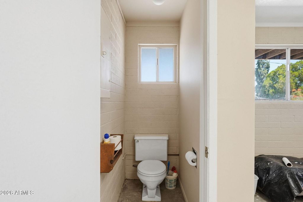 Image 32 of property listing at 1014 E BALBOA Circle, Tempe, AZ 85282