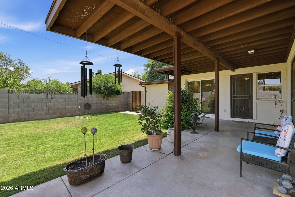 Image 33 of property listing at 1014 E BALBOA Circle, Tempe, AZ 85282