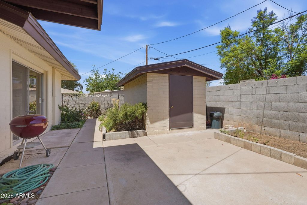 Image 35 of property listing at 1014 E BALBOA Circle, Tempe, AZ 85282