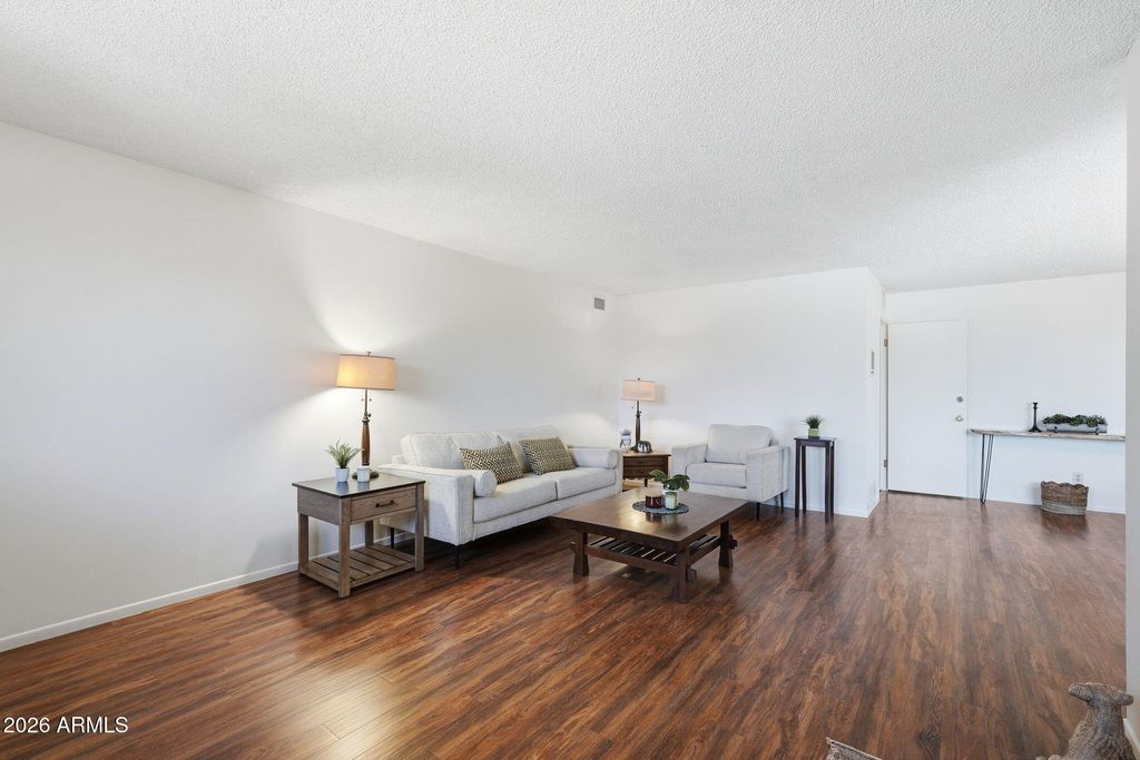 Image 38 of property listing at 1014 E BALBOA Circle, Tempe, AZ 85282