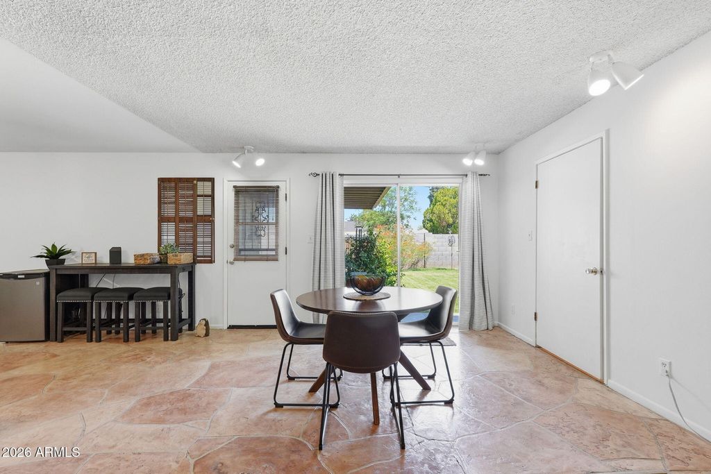 Image 43 of property listing at 1014 E BALBOA Circle, Tempe, AZ 85282