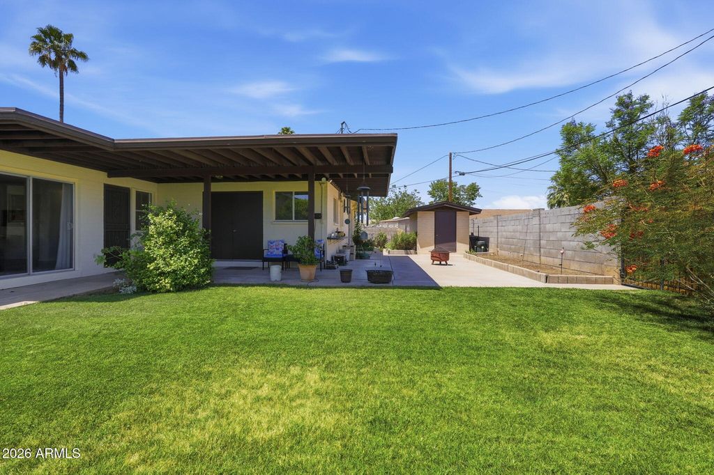 Image 47 of property listing at 1014 E BALBOA Circle, Tempe, AZ 85282
