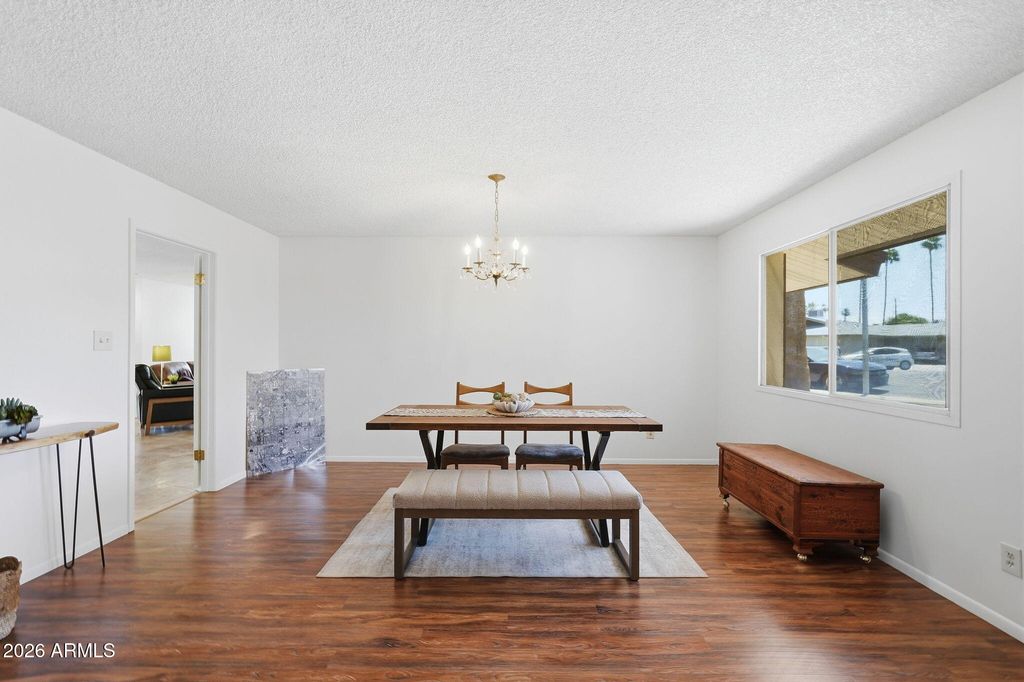 Image 6 of property listing at 1014 E BALBOA Circle, Tempe, AZ 85282