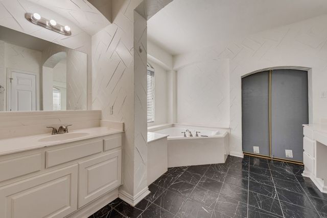 515 Suffolk Drive, Grand Prairie, TX 75052