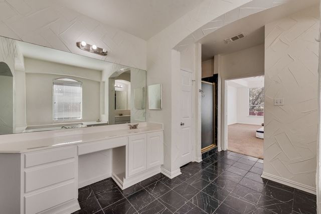 515 Suffolk Drive, Grand Prairie, TX 75052