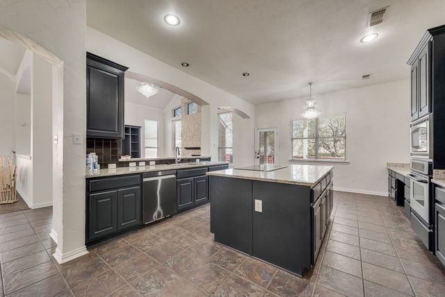 515 Suffolk Drive, Grand Prairie, TX 75052