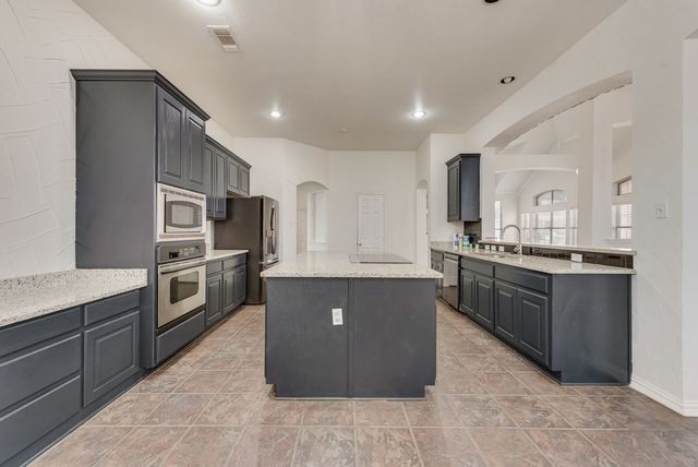 515 Suffolk Drive, Grand Prairie, TX 75052