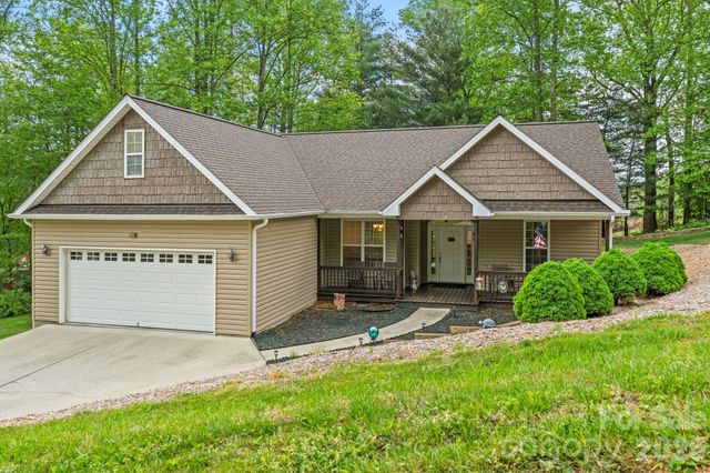 112 Chestnut Lane, Hendersonville, NC 28792